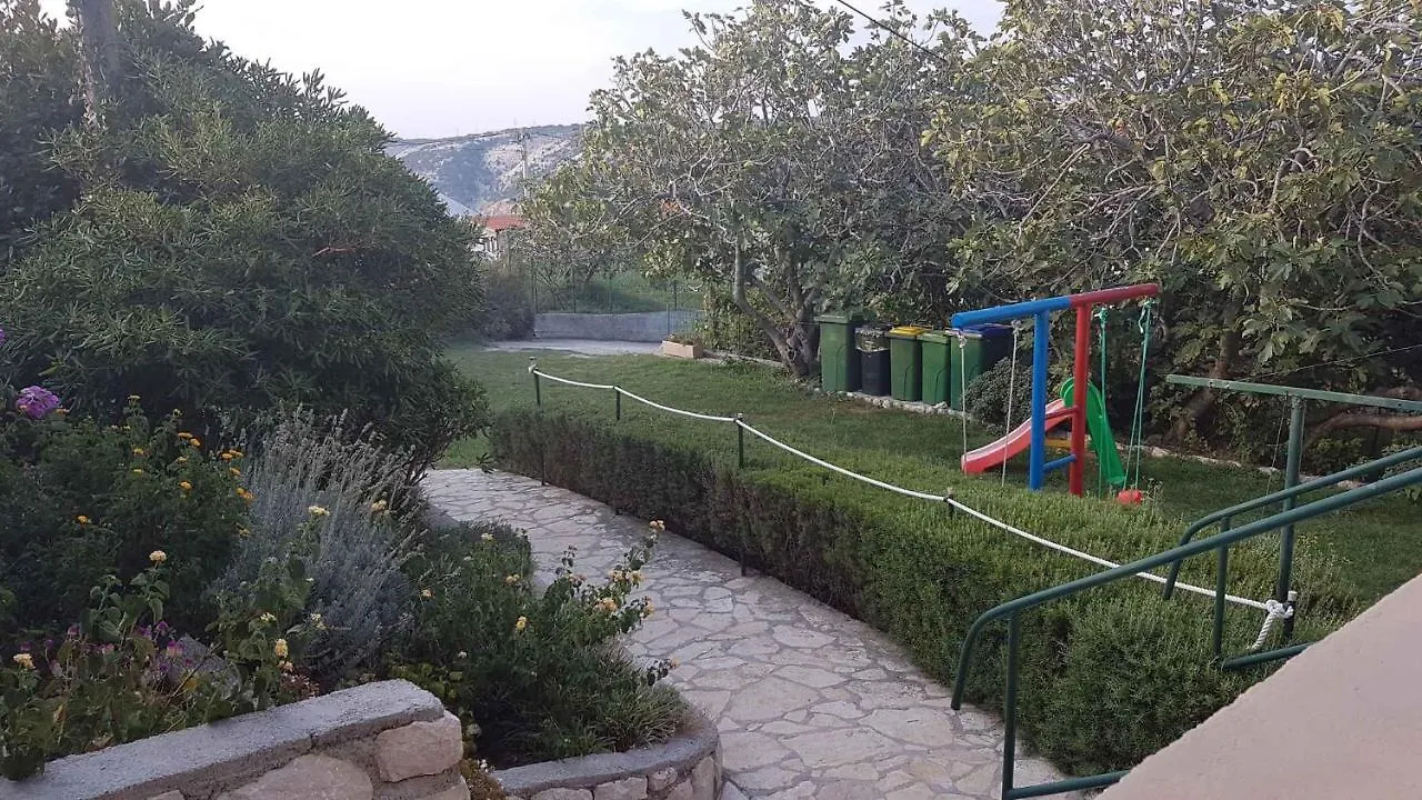 Apartment In Lopar With Two-Bedrooms 3