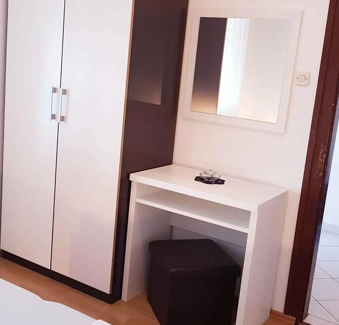 Apartment In Lopar With Two-Bedrooms 3